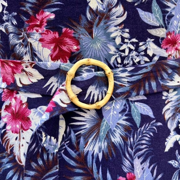 Hawaiian Hisbiscus Tiki Sarong Dress in 2XL from Collectif - Picture 7 of 11